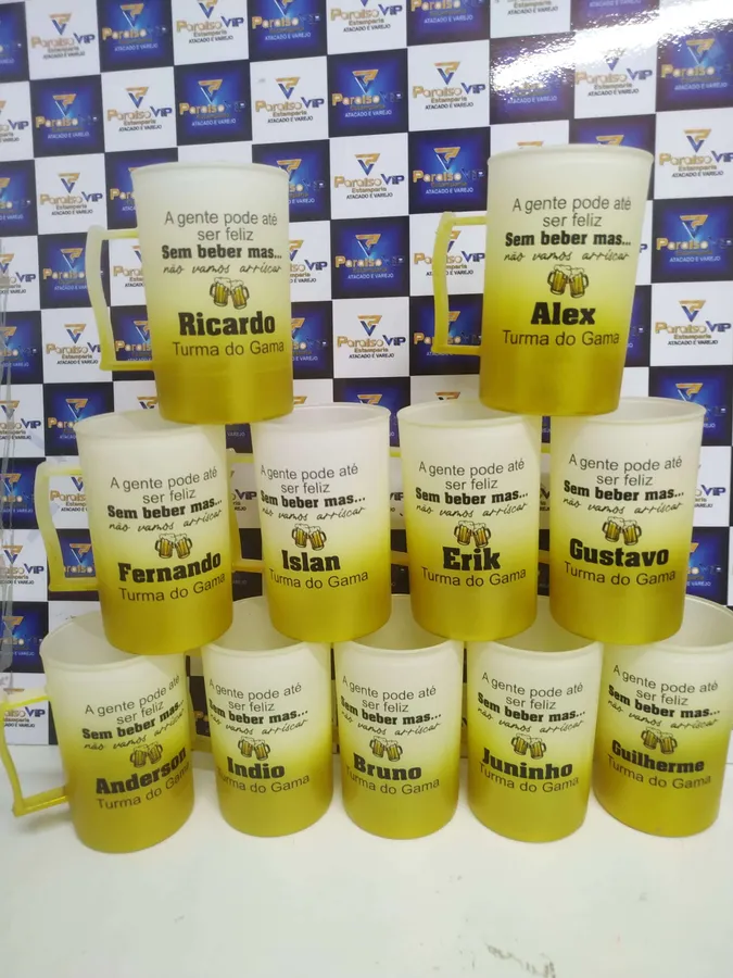 Kit com várias canecas no mesmo padrão para turma, time e grupo